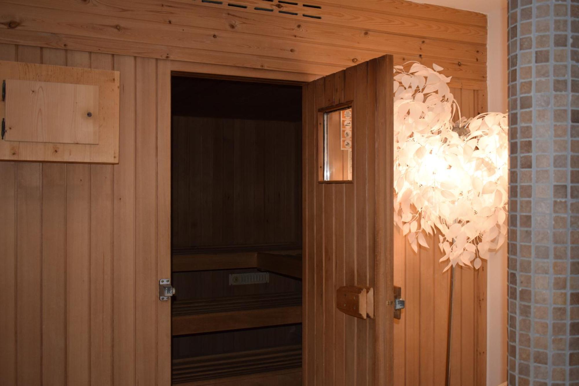 Smart Hotel Firn Madonna  Exteriör bild
