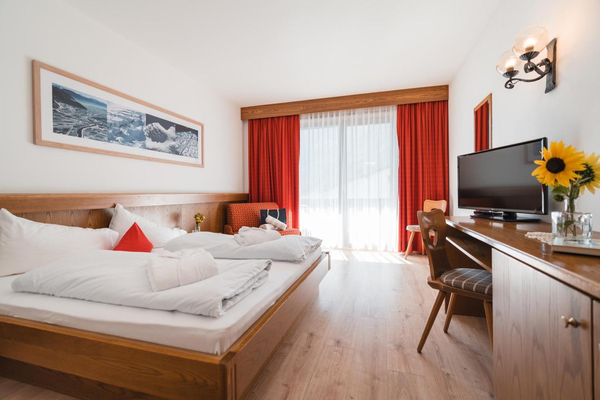 Smart Hotel Firn Madonna  Exteriör bild